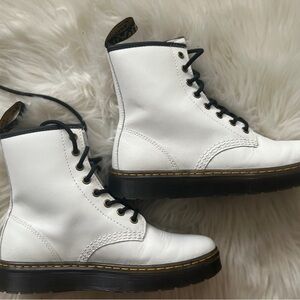 White Doc Martens boots. Sz 8 women’s, men’s Sz 7.